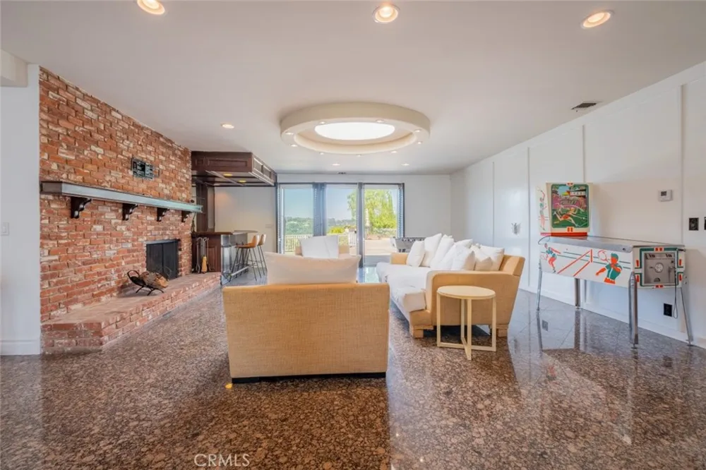 4321 Clear Valley Drive Encino, CA 91436