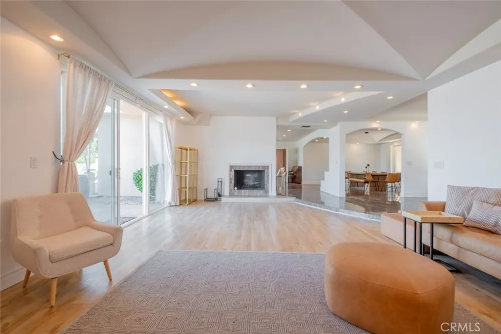 4321 Clear Valley Drive Encino, CA 91436