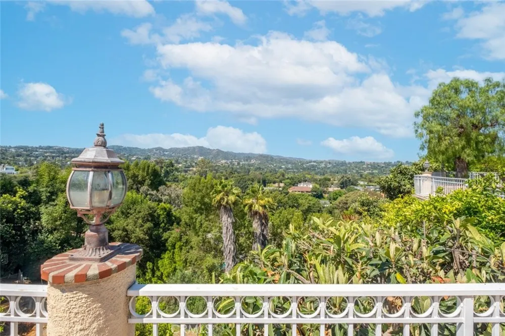 4321 Clear Valley Drive Encino, CA 91436