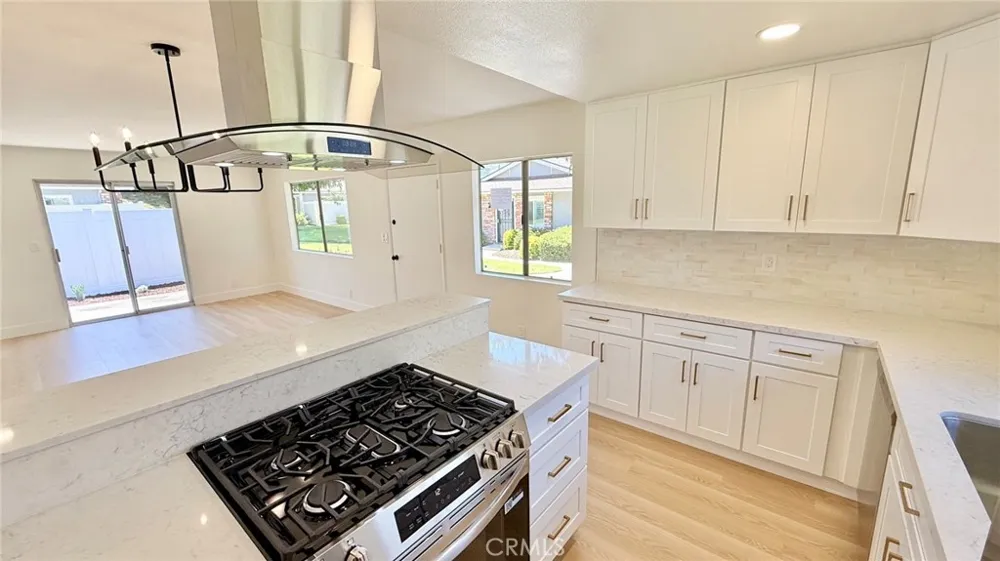 28196 Robin Saugus, CA 91350