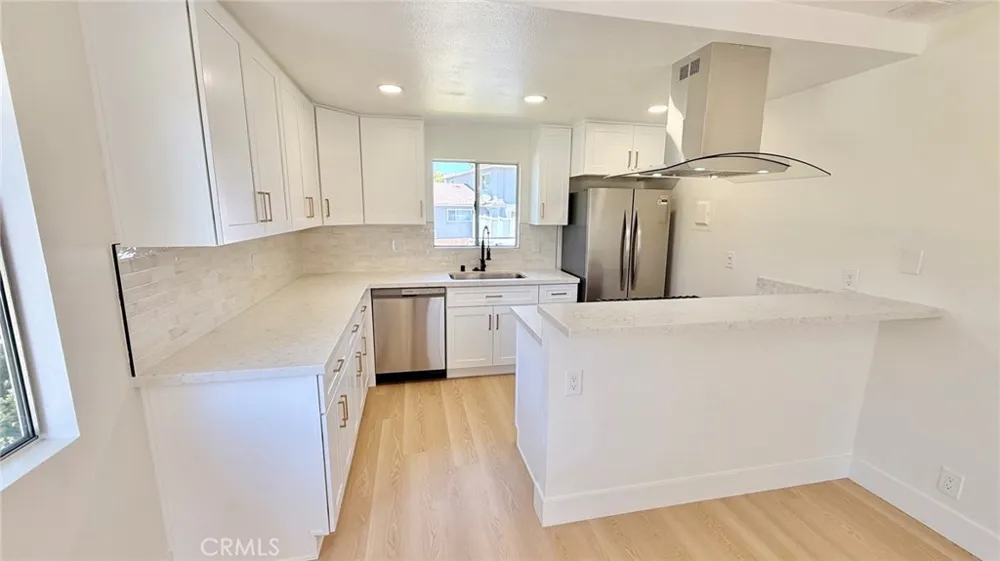 28196 Robin Saugus, CA 91350