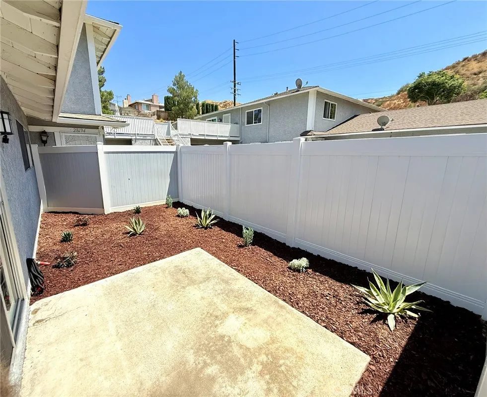 28196 Robin Saugus, CA 91350