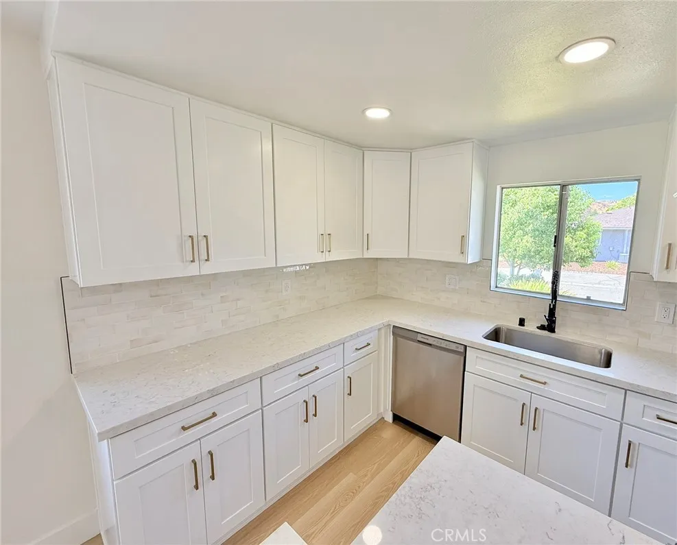 28196 Robin Saugus, CA 91350