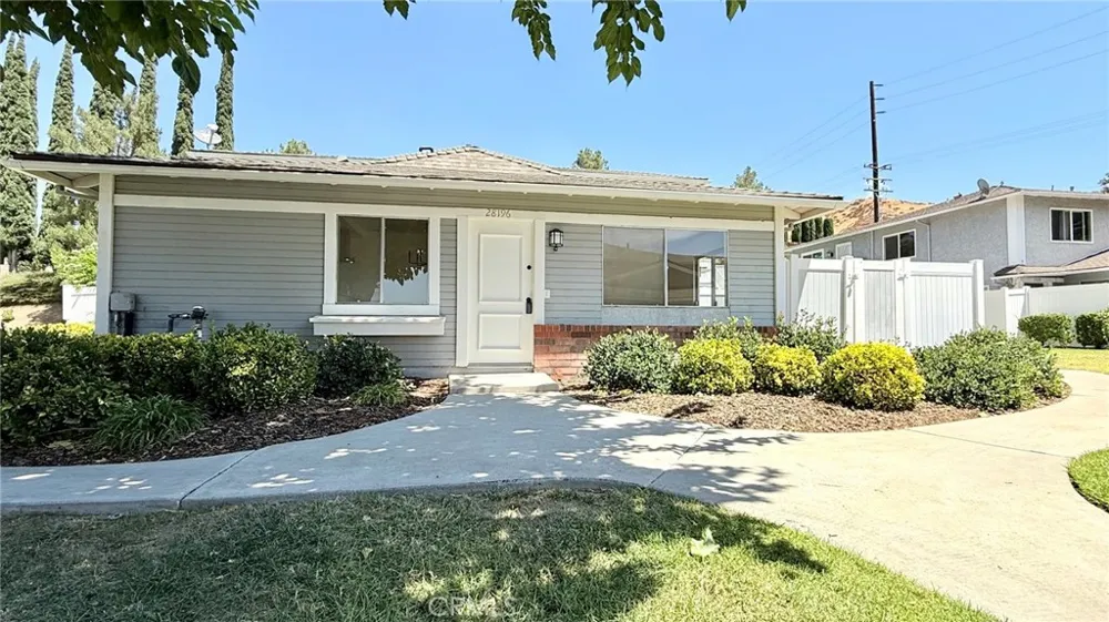 28196 Robin Saugus, CA 91350
