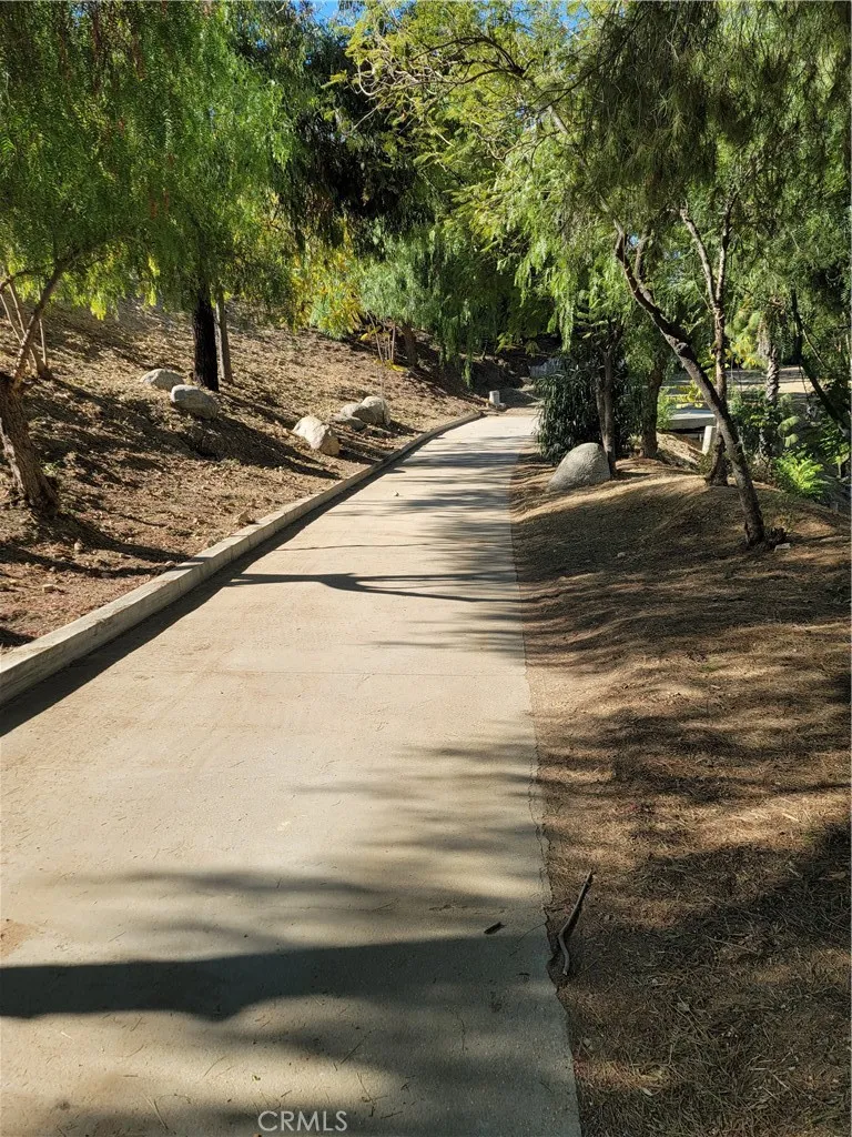 10198 La Canada Way Sunland, CA 91040
