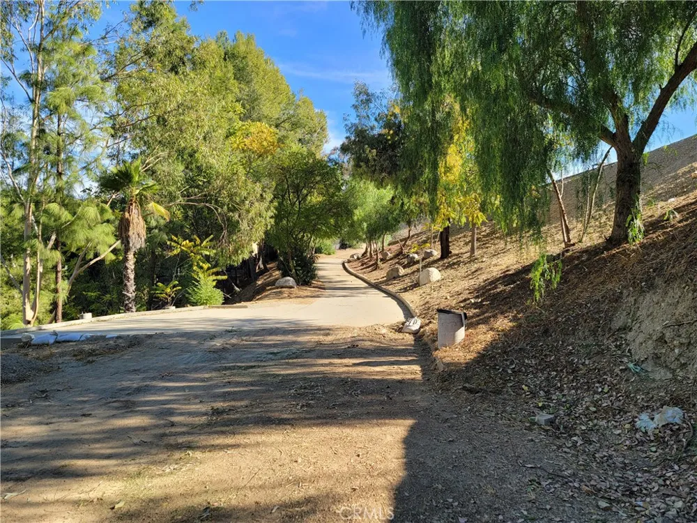 10198 La Canada Way Sunland, CA 91040