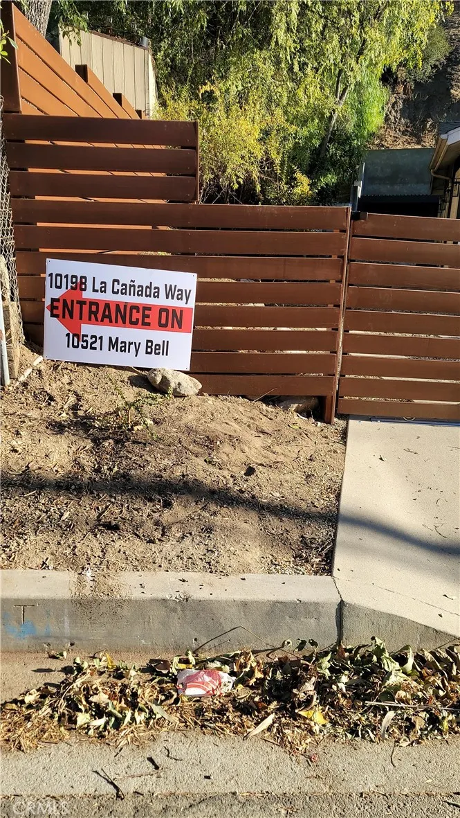 10198 La Canada Way Sunland, CA 91040