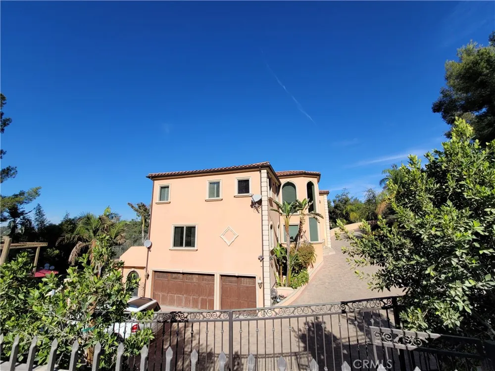 10198 La Canada Way Sunland, CA 91040