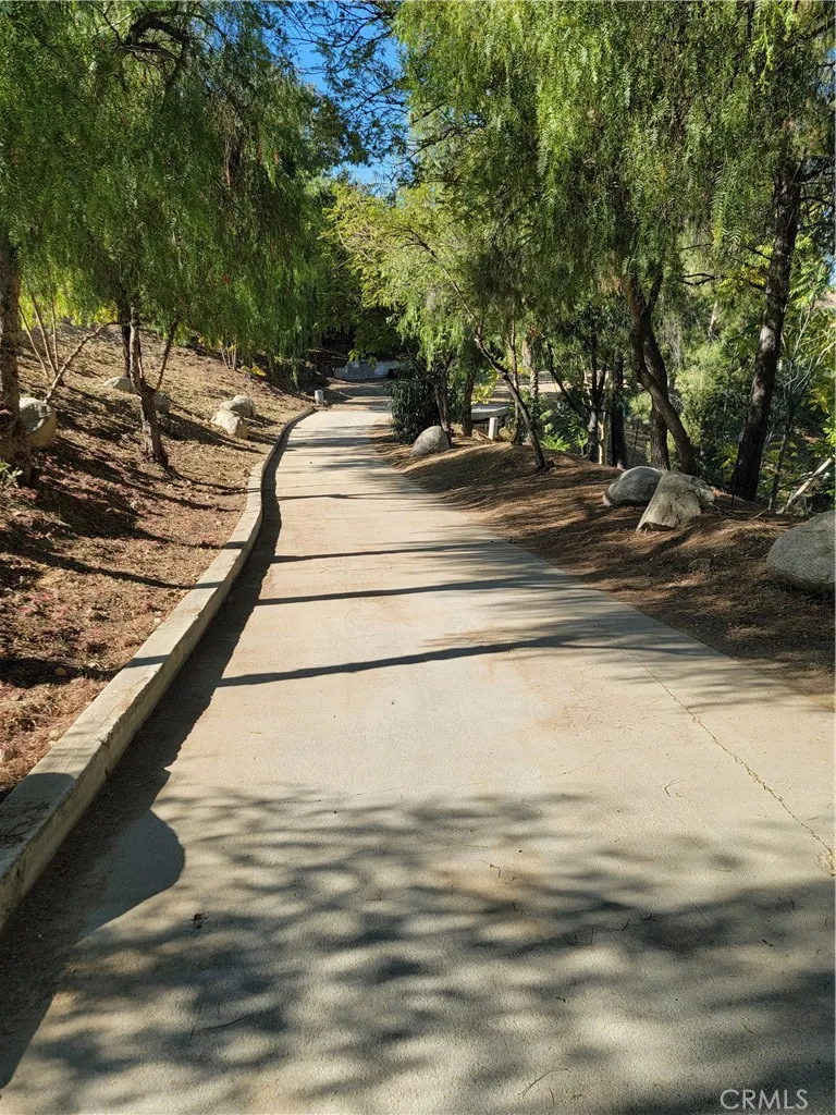 10198 La Canada Way Sunland, CA 91040