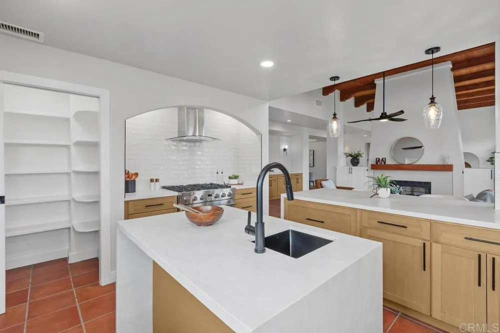 2718 Via Del Robles Fallbrook, CA 92028