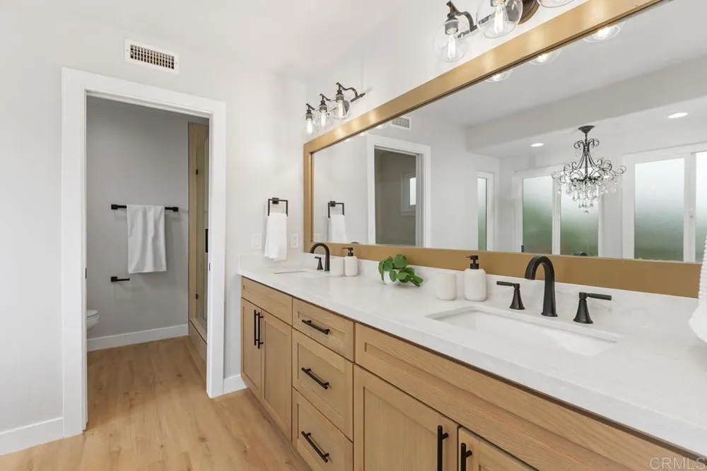 2718 Via Del Robles Fallbrook, CA 92028