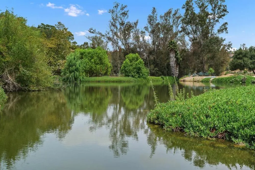 2718 Via Del Robles Fallbrook, CA 92028