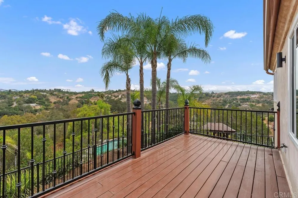 2718 Via Del Robles Fallbrook, CA 92028