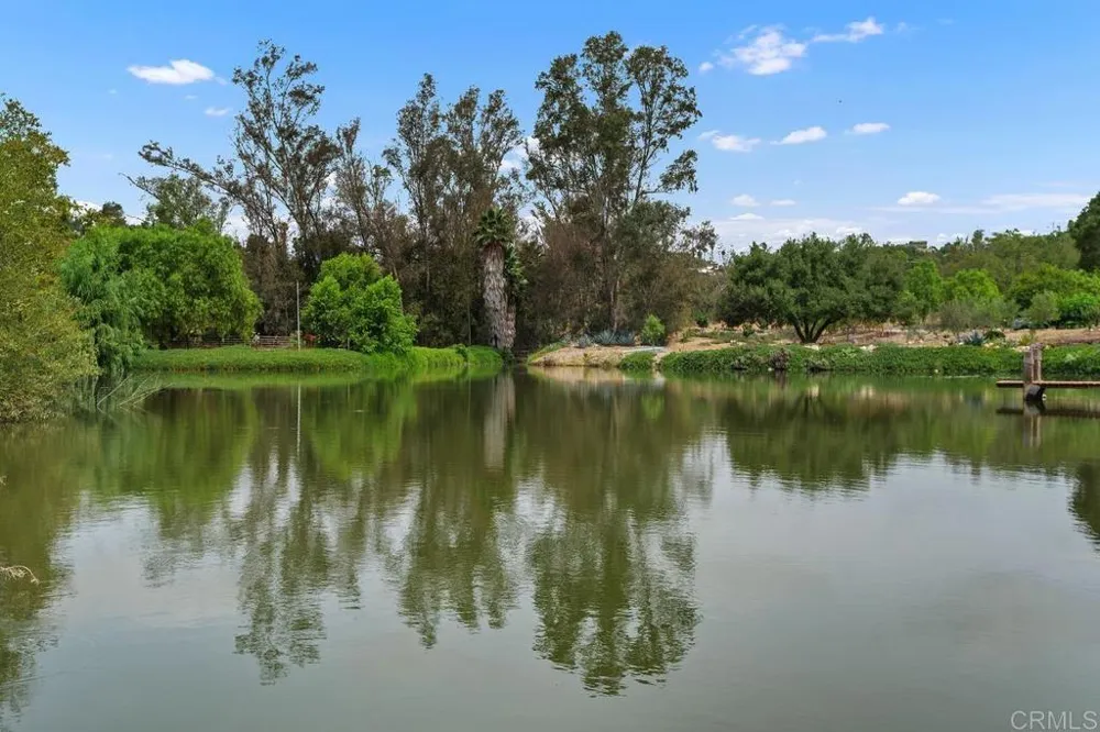 2718 Via Del Robles Fallbrook, CA 92028