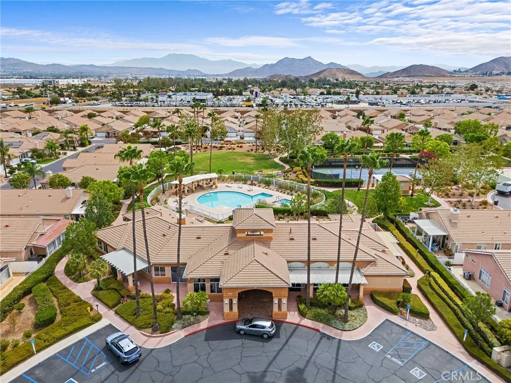 27927 Blaze Lane Sun City, CA 92585