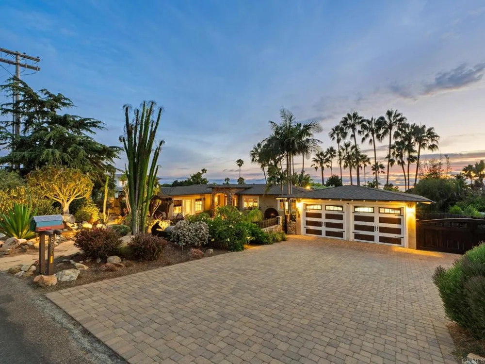 890 Passiflora Avenue Encinitas, CA 92024