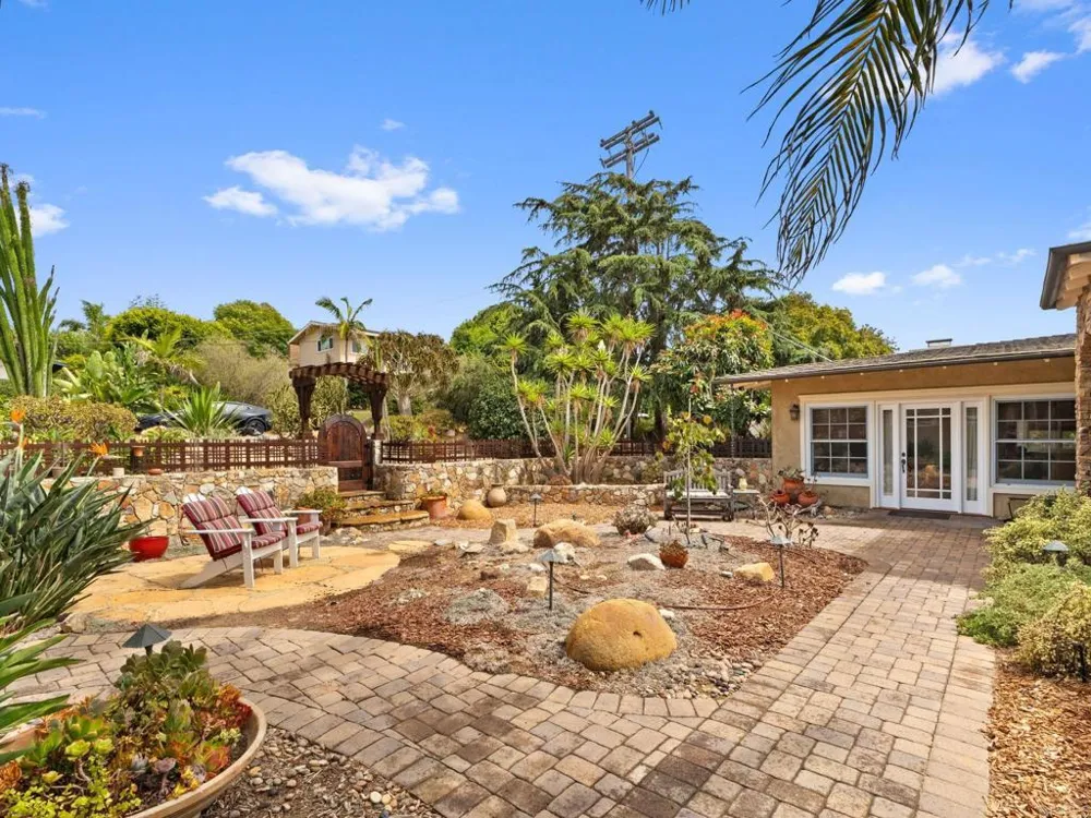 890 Passiflora Avenue Encinitas, CA 92024