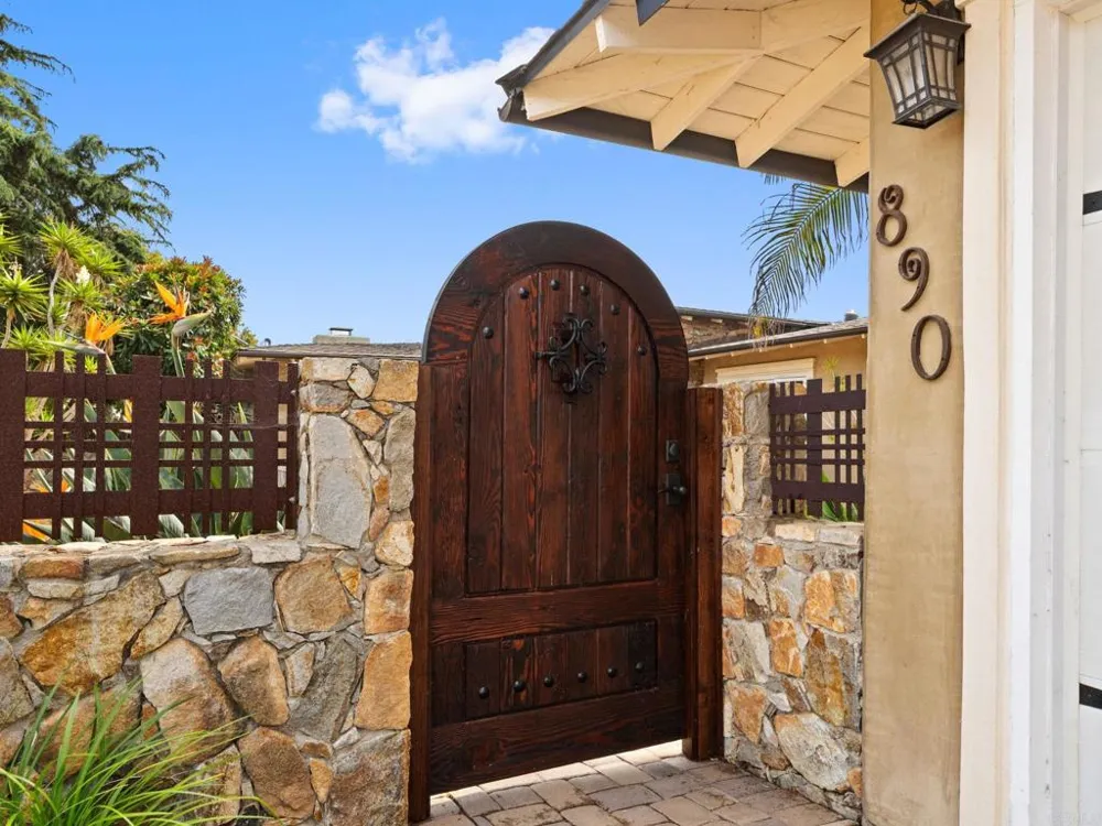 890 Passiflora Avenue Encinitas, CA 92024