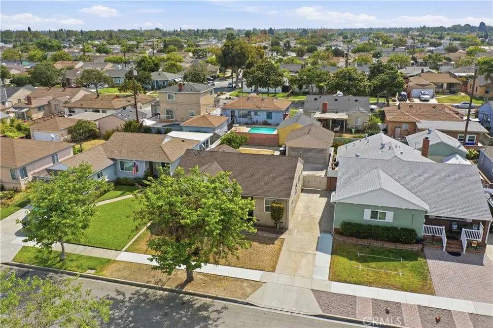 4646 Deeboyar Avenue Lakewood, CA 90712