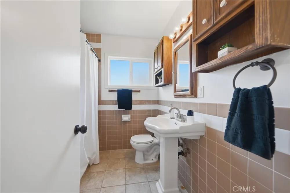 4646 Deeboyar Avenue Lakewood, CA 90712