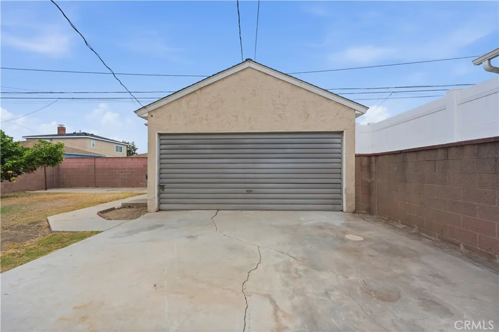 4646 Deeboyar Avenue Lakewood, CA 90712