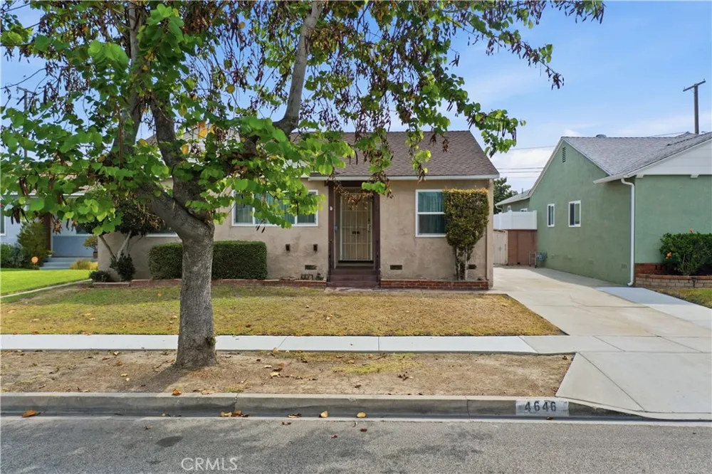4646 Deeboyar Avenue Lakewood, CA 90712