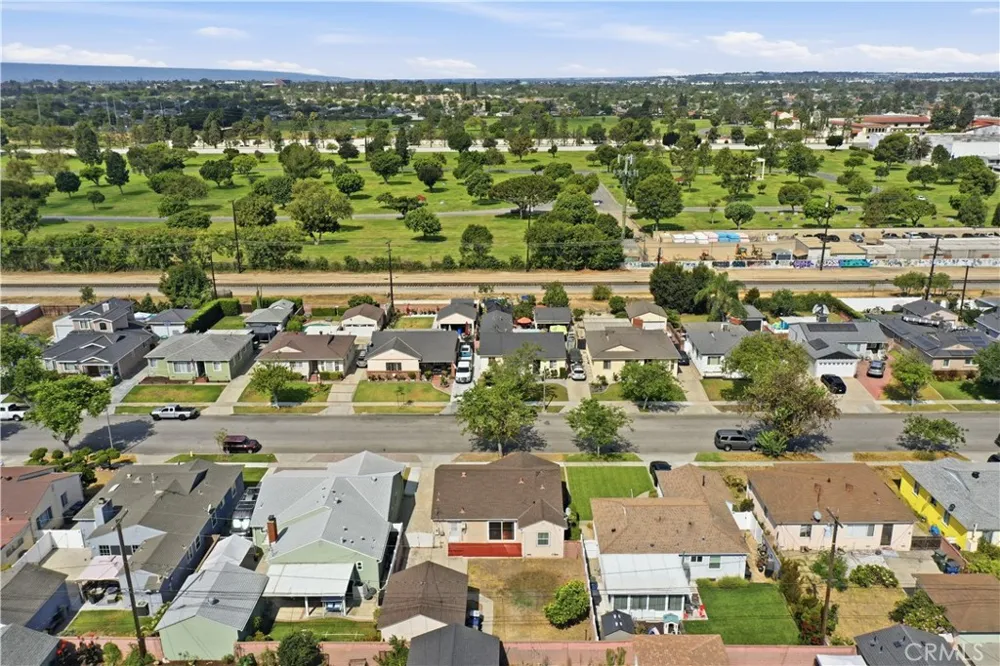 4646 Deeboyar Avenue Lakewood, CA 90712