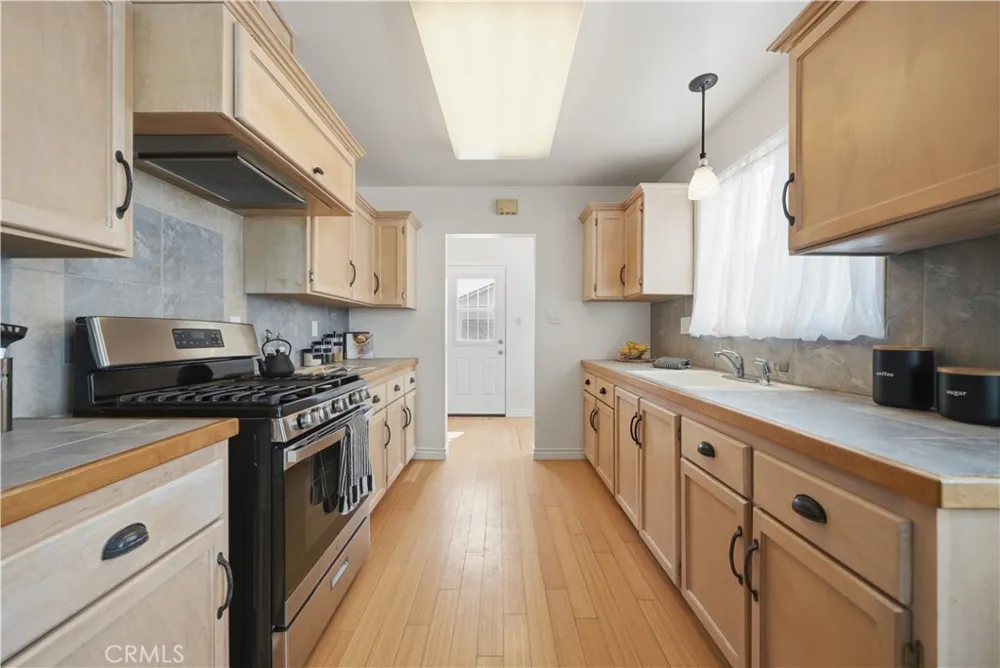 4646 Deeboyar Avenue Lakewood, CA 90712