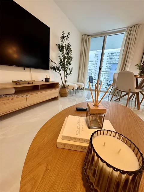 800 Miami Ave #E-1201