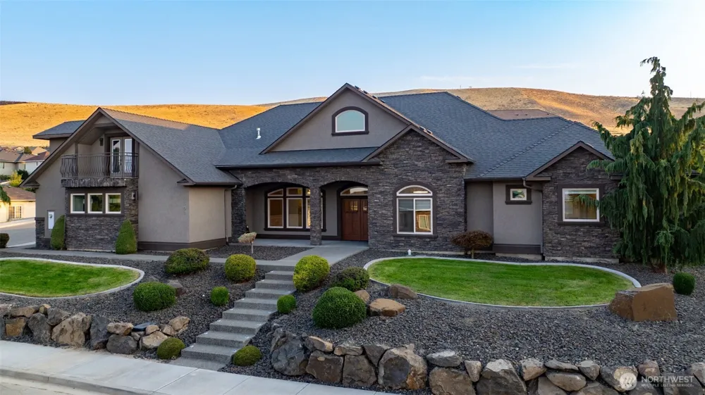 2303 W 49TH AVENUE Kennewick, WA 99337