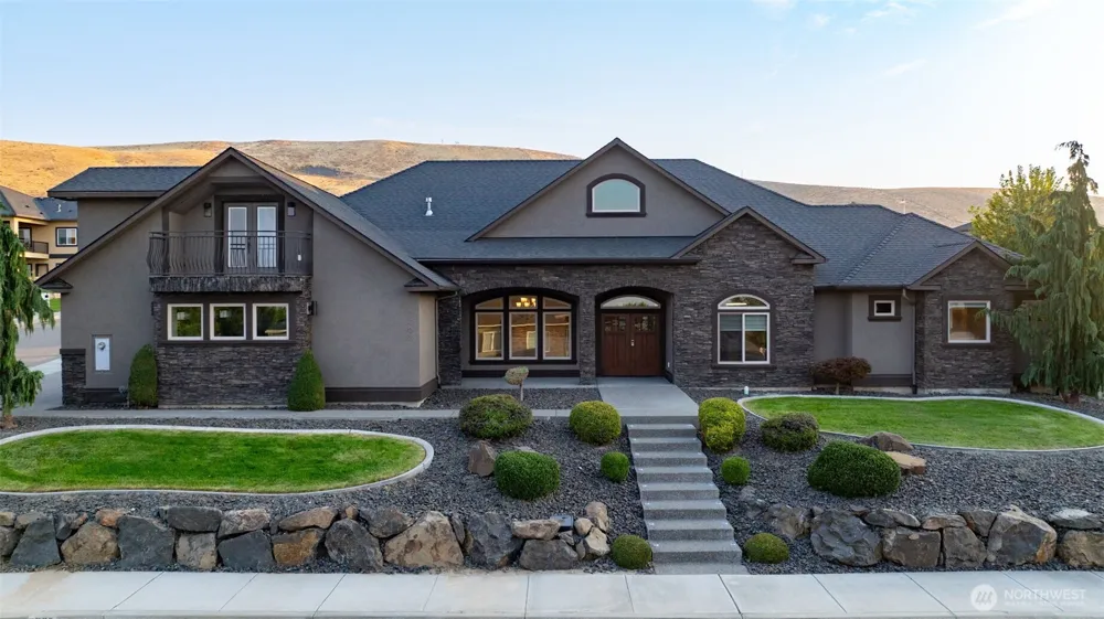 2303 W 49TH AVENUE Kennewick, WA 99337