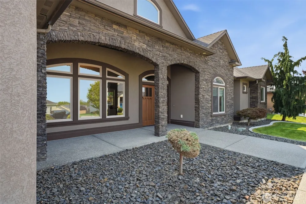 2303 W 49TH AVENUE Kennewick, WA 99337