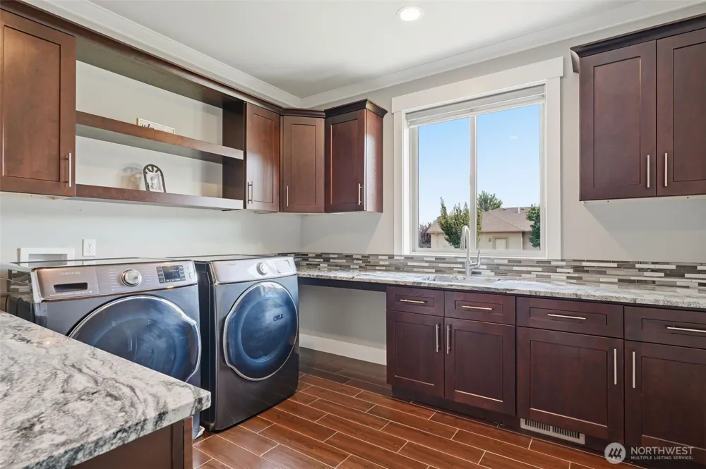 2303 W 49TH AVENUE Kennewick, WA 99337