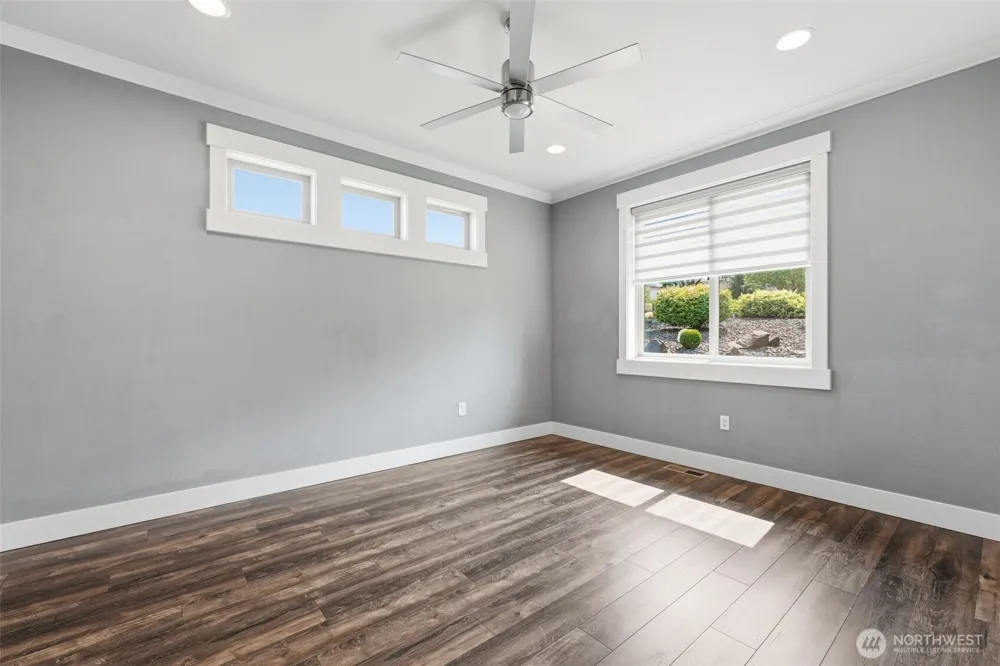 2303 W 49TH AVENUE Kennewick, WA 99337