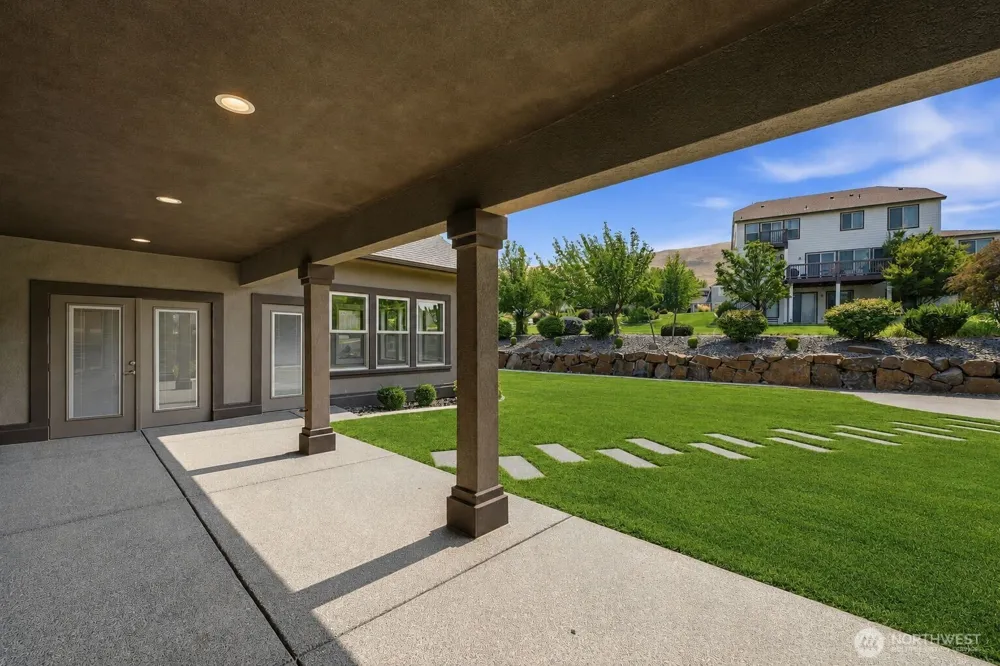 2303 W 49TH AVENUE Kennewick, WA 99337