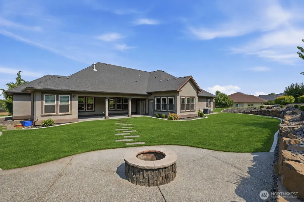 2303 W 49TH AVENUE Kennewick, WA 99337