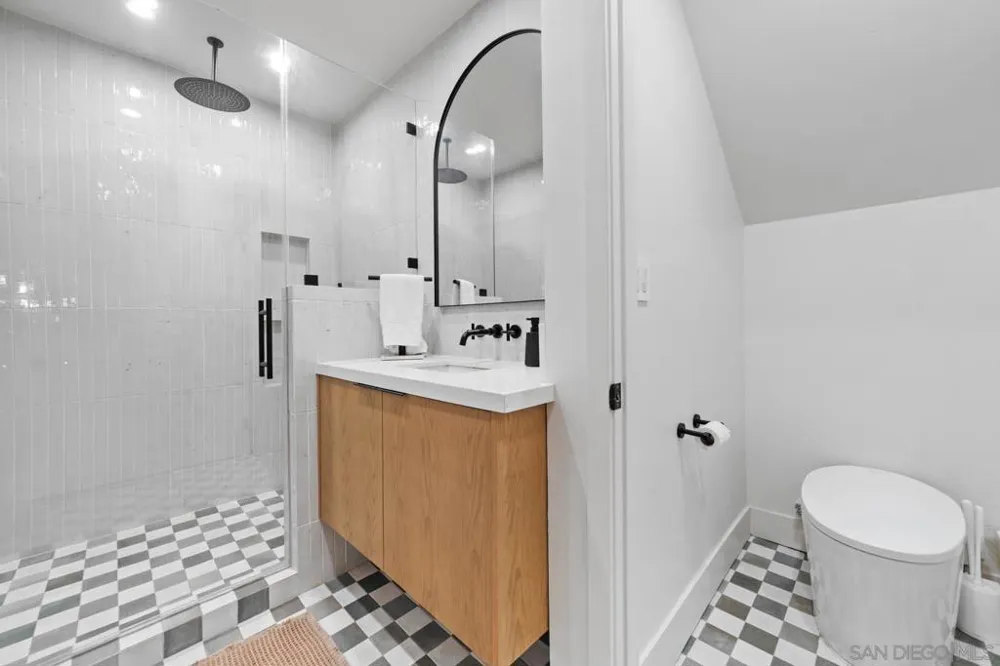 7372 Bishops Ln La Jolla, CA 92037