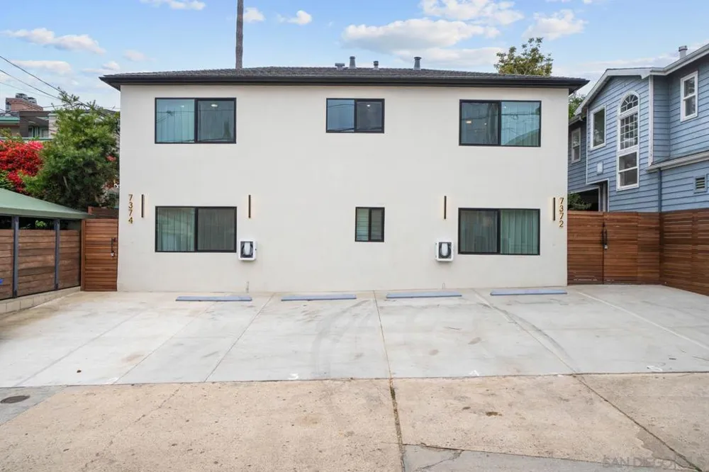 7372 Bishops Ln La Jolla, CA 92037