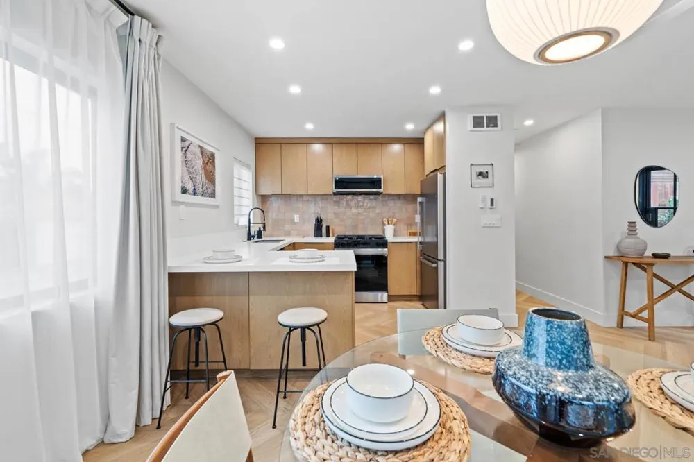 7372 Bishops Ln La Jolla, CA 92037