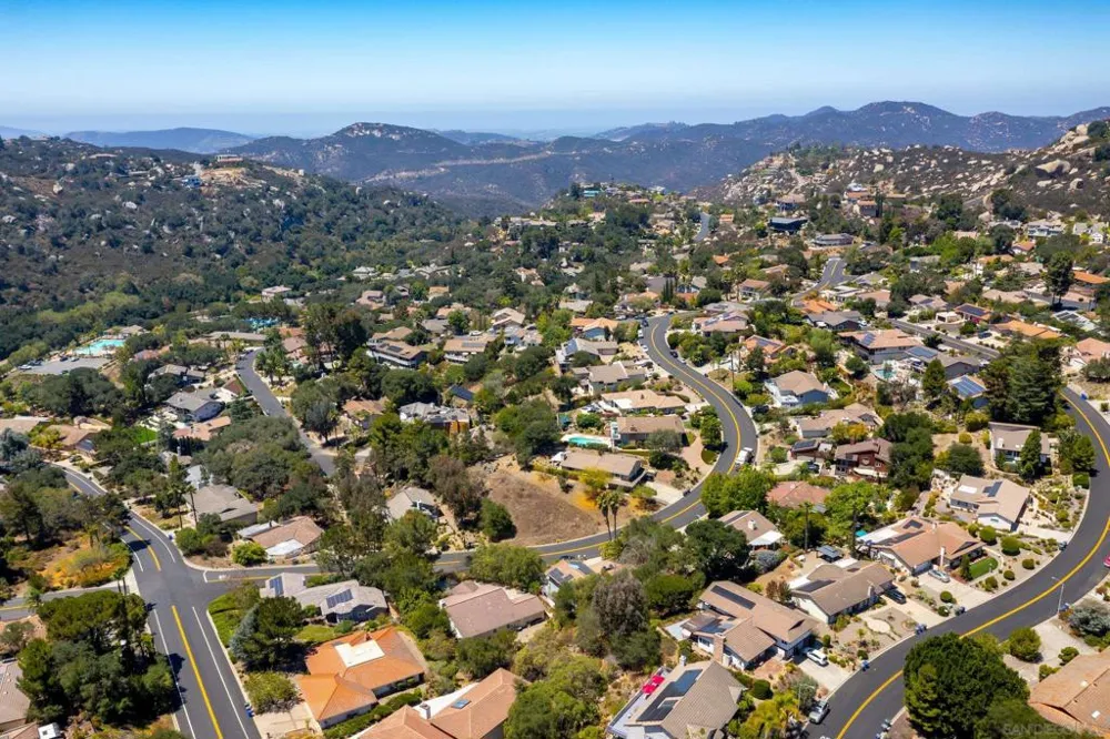 10021 Sage Hill Way Escondido, CA 92026