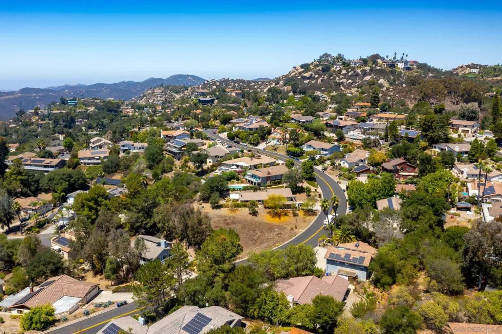 10021 Sage Hill Way Escondido, CA 92026