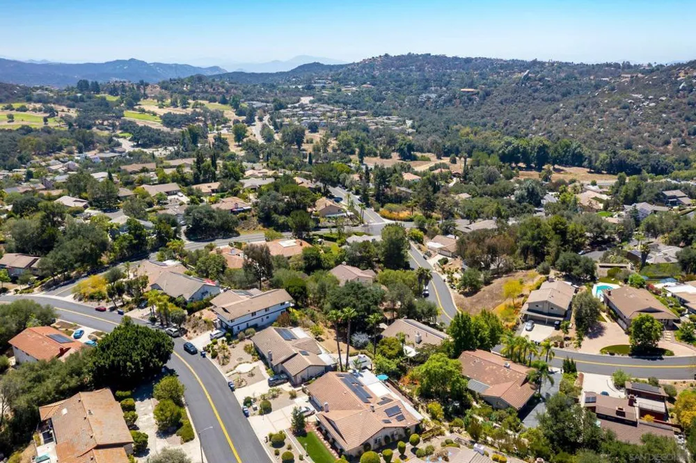 10021 Sage Hill Way Escondido, CA 92026