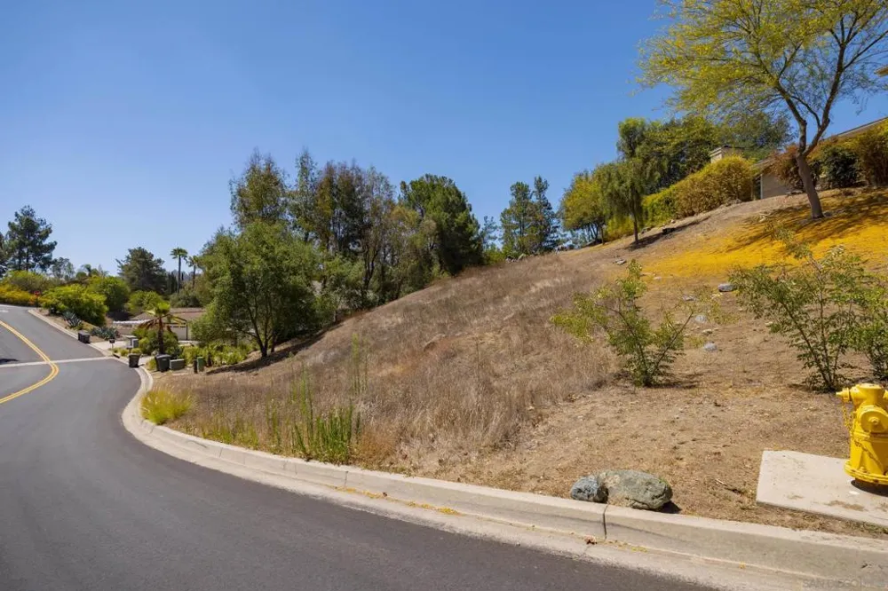 10021 Sage Hill Way Escondido, CA 92026