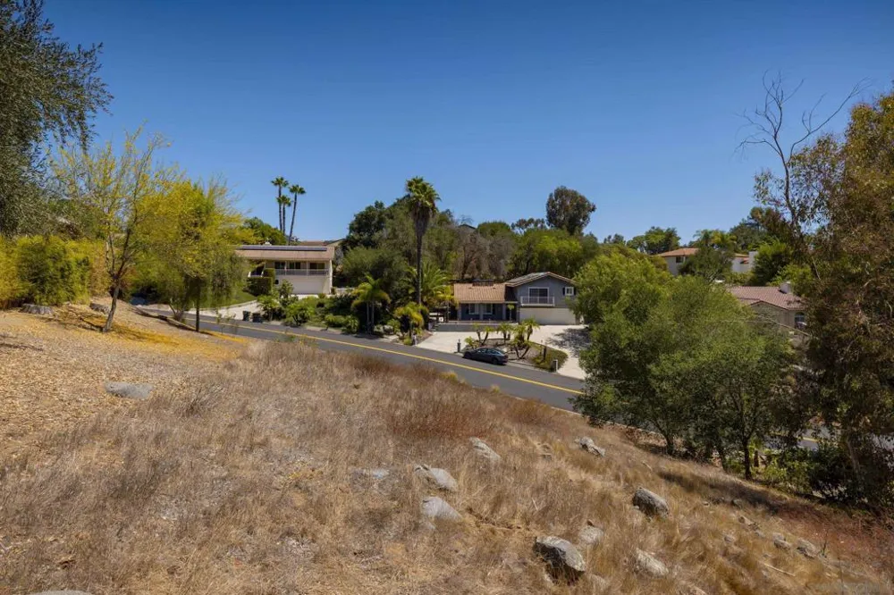 10021 Sage Hill Way Escondido, CA 92026