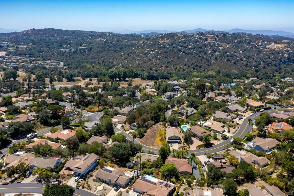 10021 Sage Hill Way Escondido, CA 92026