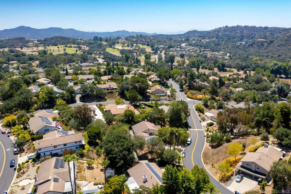 10021 Sage Hill Way Escondido, CA 92026