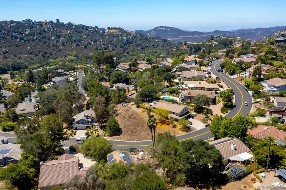 10021 Sage Hill Way Escondido, CA 92026