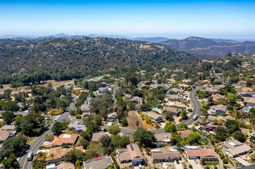 10021 Sage Hill Way Escondido, CA 92026