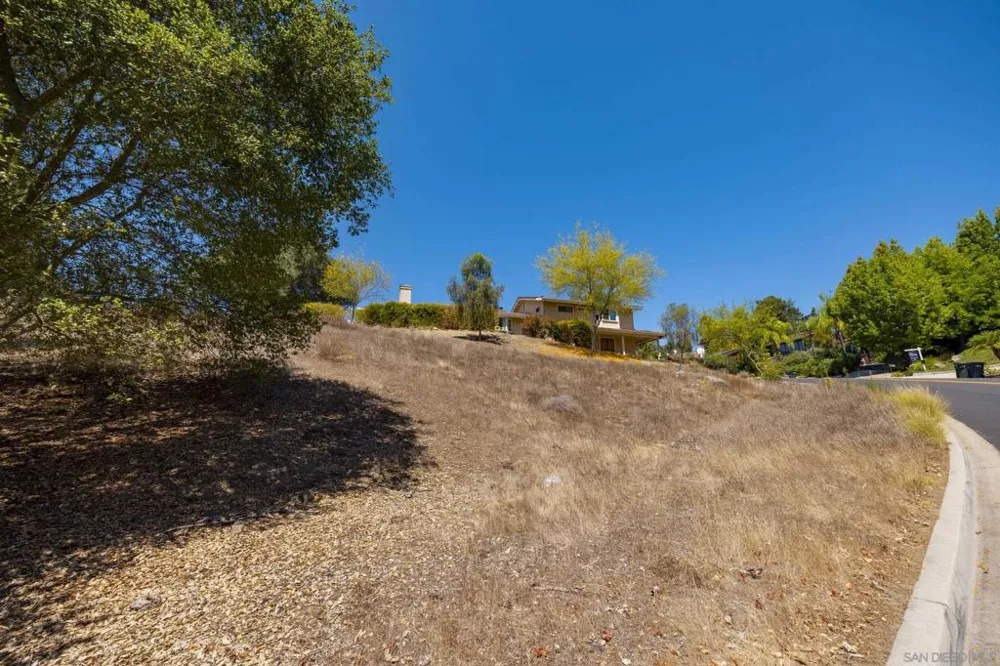 10021 Sage Hill Way Escondido, CA 92026
