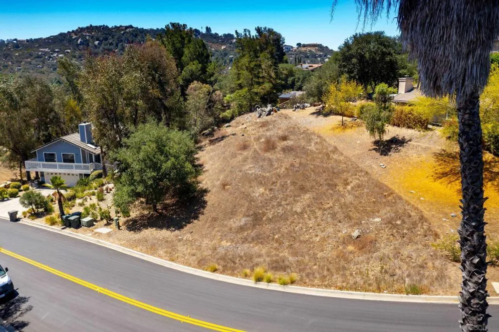 10021 Sage Hill Way Escondido, CA 92026